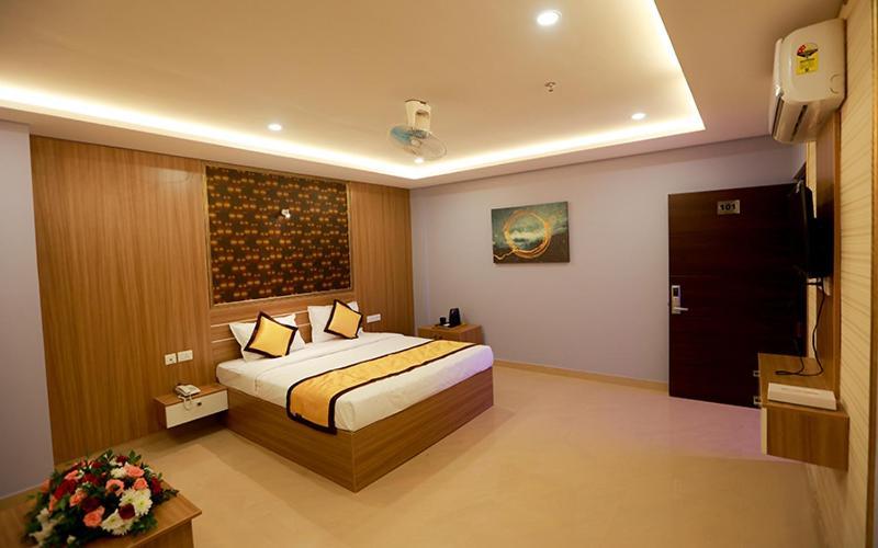 Hotel Emirates Kannangad Exterior photo