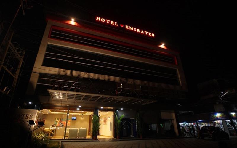 Hotel Emirates Kannangad Exterior photo