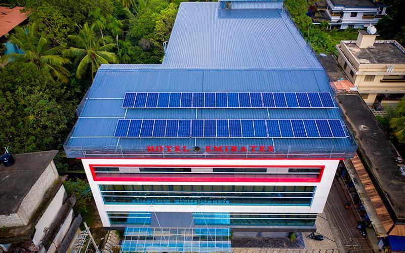 Hotel Emirates Kannangad Exterior photo