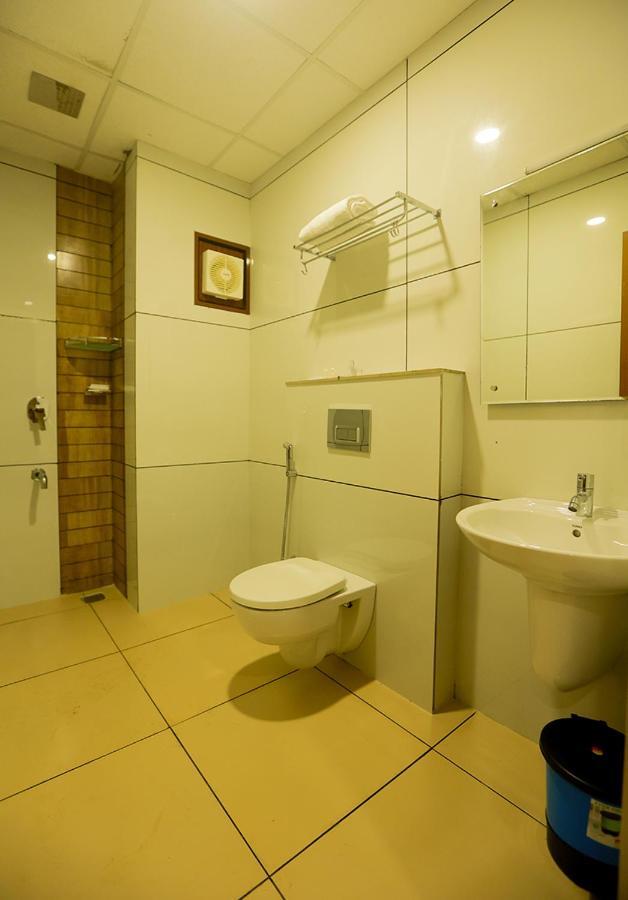 Hotel Emirates Kannangad Exterior photo